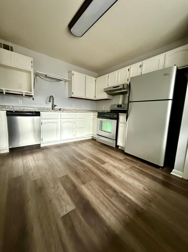 Foto del edificio - 2908 Alpine Pl