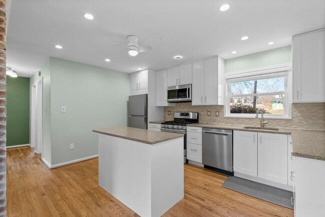 Foto del edificio - 4 Bed 2 Bath - Twinbrook Cape Cod - Move In Ready