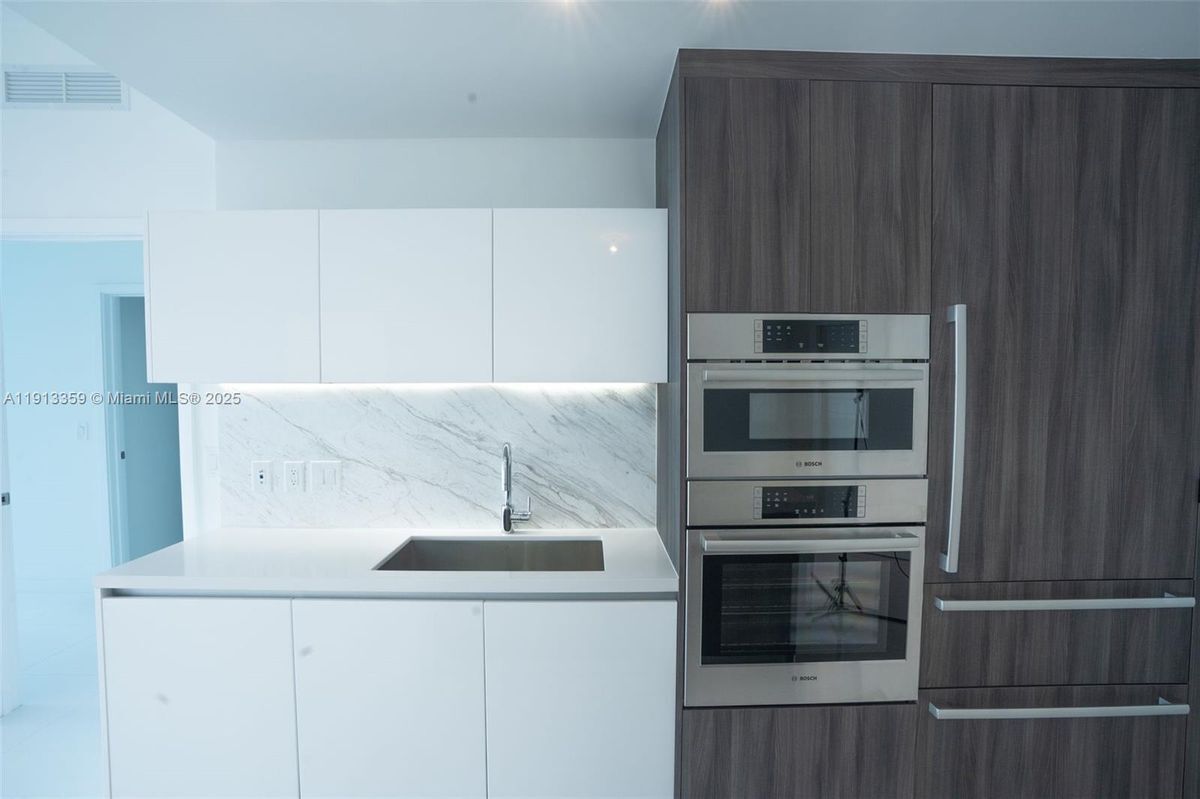 Foto del edificio - 851 NE 1st Ave