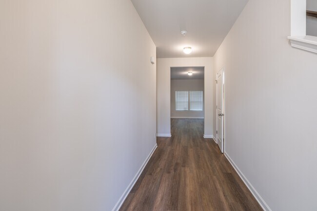 Building Photo - 142 S Bell Ave
