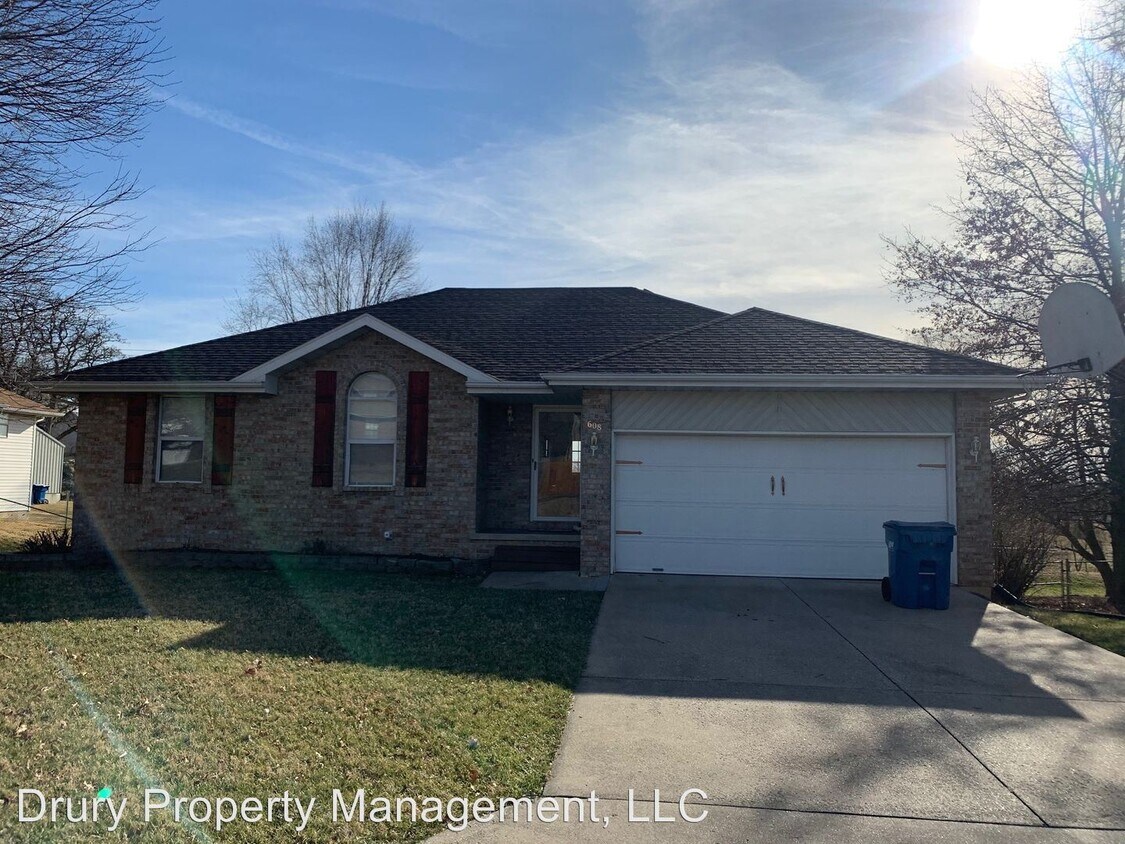 Primary Photo - 3 br, 3 bath House - 608 E. Baldknobber St