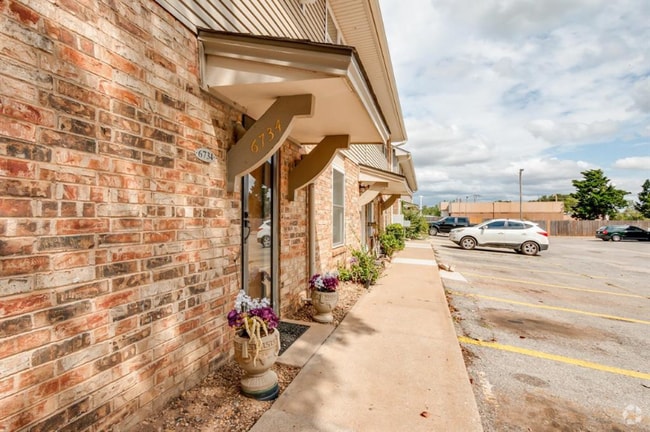 Building Photo - 6734 N Meridian Ave
