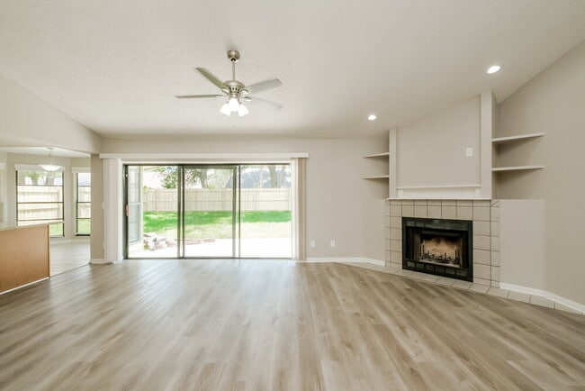 Building Photo - 1621 Dusty Rose Ln