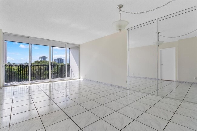 Foto del edificio - 3101 N Country Club Dr