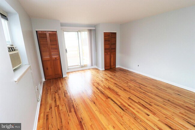 Building Photo - 311 Bainbridge St