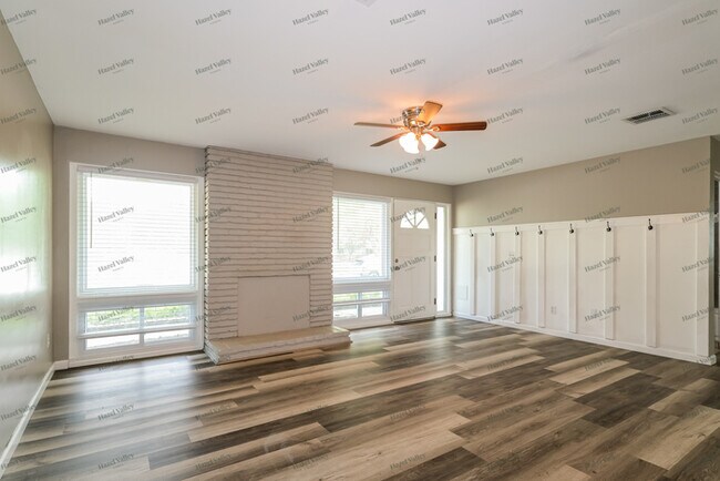 Building Photo - 3190 Kingsley Dr