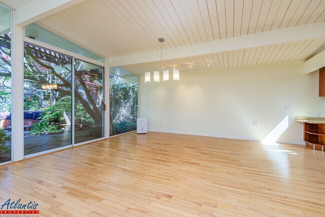 Foto del edificio - Gorgeous Eichler Home | Desirable Location