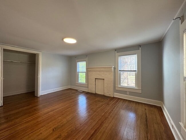 Building Photo - Farmhouse on 5 acres in Northern Greenville County with room for 2 horses and small farm animals!