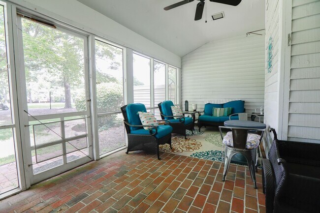 Building Photo - Lovely low maintenance Winster Fax condo o...