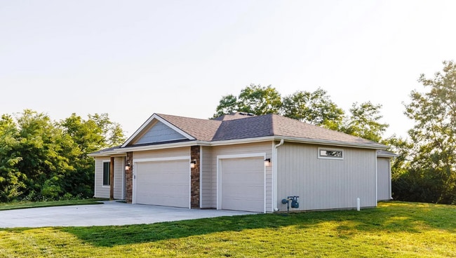 Building Photo - Don't miss out on this beautiful home!