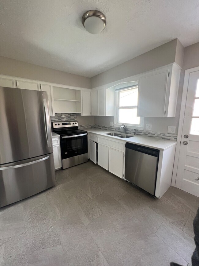 Foto del edificio - 11226 Roxbury Dr