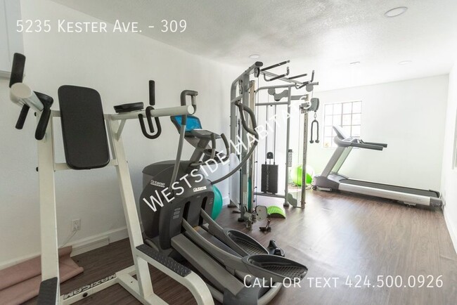 Building Photo - 5235 Kester - Gorgeous, fully renovated bu...