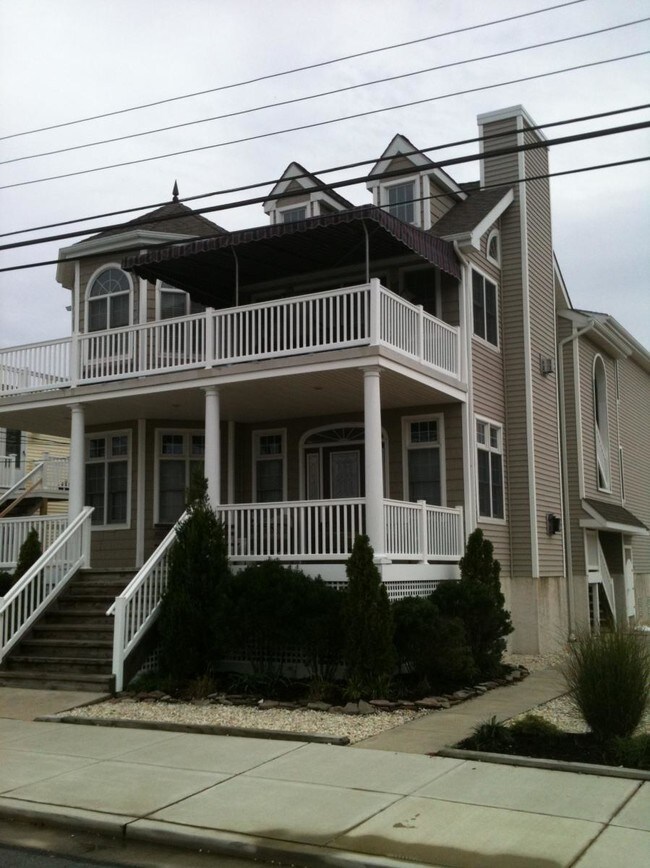 EXTERIOR FRONTAL - 3521 Haven Ave
