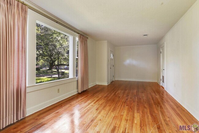 Building Photo - 3058 Gladden Avenue