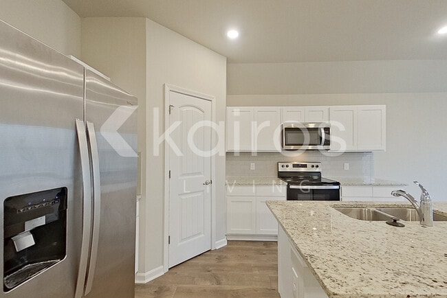 Building Photo - 416 Mango Dr