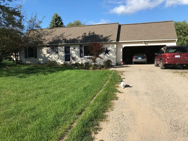 Building Photo - 6012 Beverly Dr