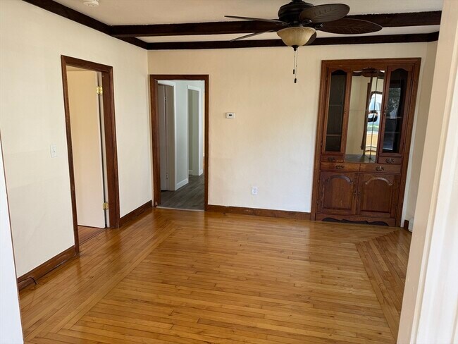 Foto del edificio - 13 New Hampshire Ave