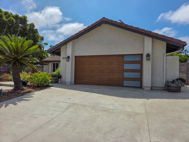 Building Photo - Stunning Coastal Retreat in Oceanside with...