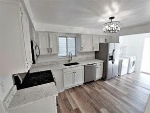 Building Photo - 453 Norton St