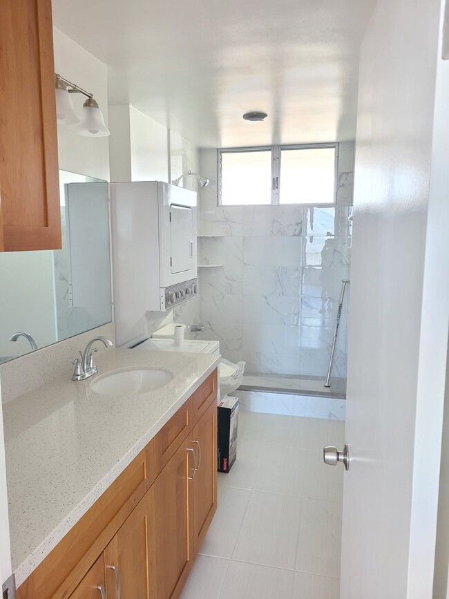 Bathroom - 1215 Alexander St