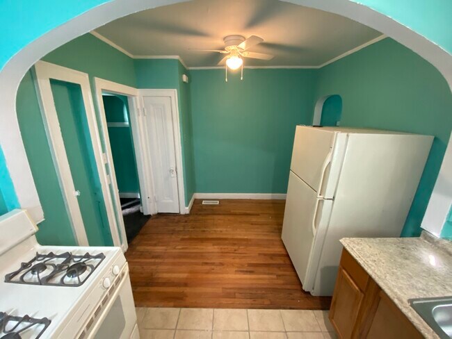Kitchen - 5050 Coplin St