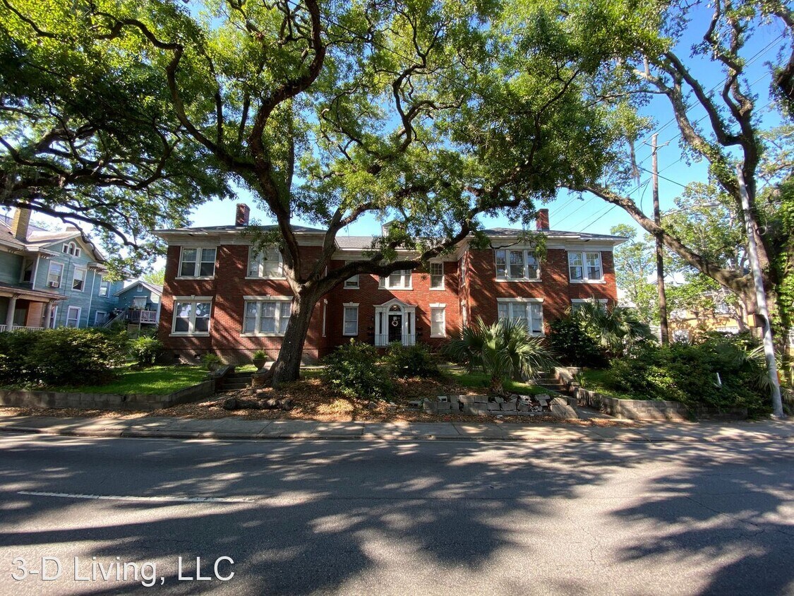 Primary Photo - 320 E Victory Dr