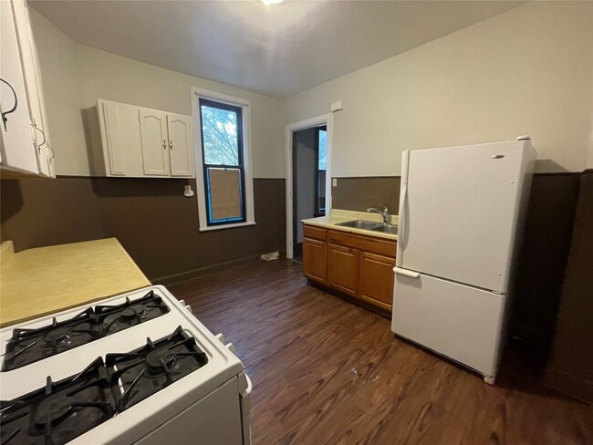 Building Photo - 833 German St