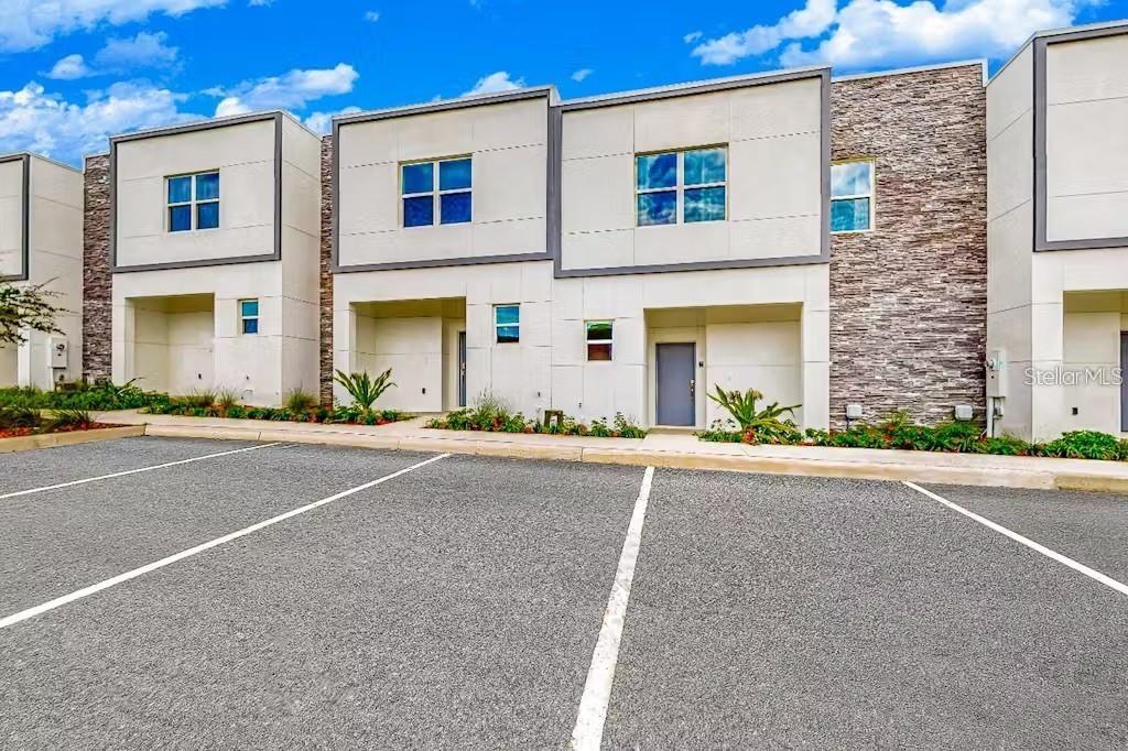 Foto principal - 605 Trikomo Dr