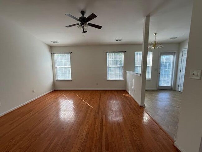 Foto del edificio - 4116 Taylor Oaks Dr