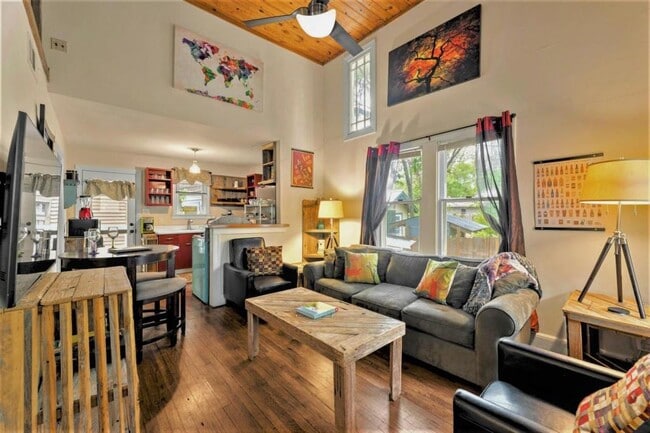 Photo - 1629 Waterston Avenue House