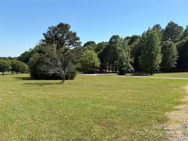 Building Photo - 7200 Strawberry Ln