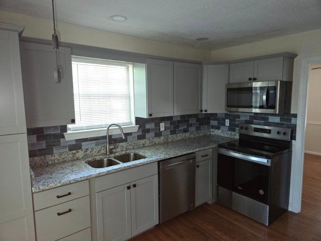 Photo - 2035 Rock Bluff Rd (Hixson, TN) House