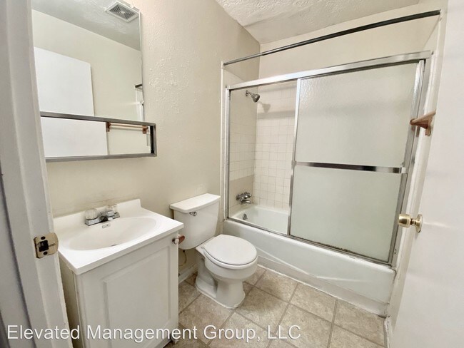 Foto del edificio - 3405-3409 Crest Ave SE