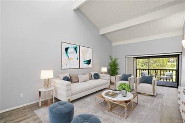 Foto del edificio - Beautifully Upgraded Single-Level Condo on...