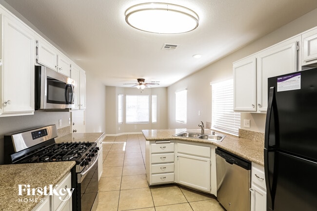 Foto del edificio - 7090 Orange Grove Ln