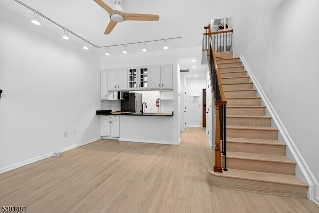 Building Photo - 159 Palisade Ave