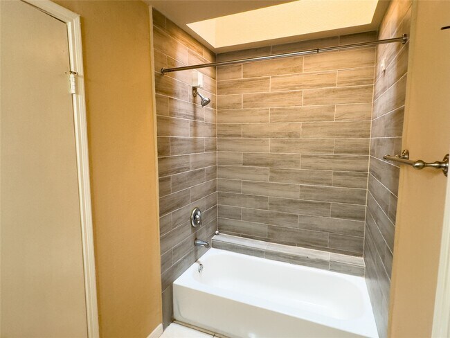 Foto del edificio - 9800 Pagewood Ln