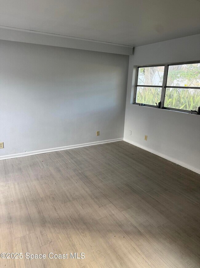 Building Photo - 14 S Hilltop Dr