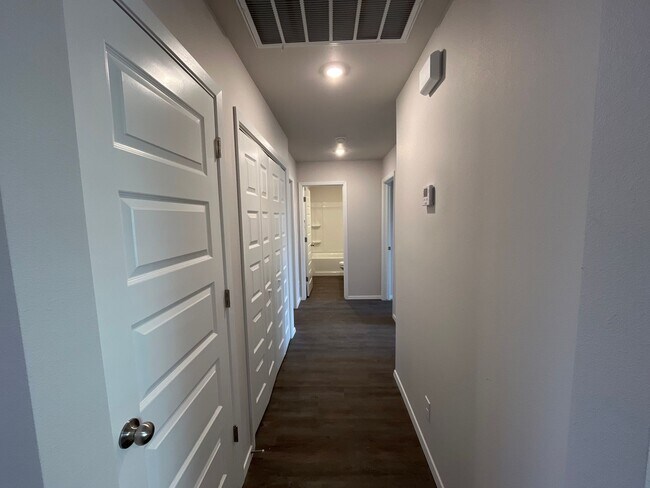 Building Photo - *Pre-leasing* Three Bedroom | Two Bath Hom...