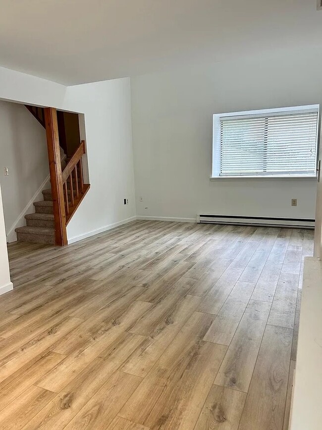 Foto del edificio - 85 N Main St