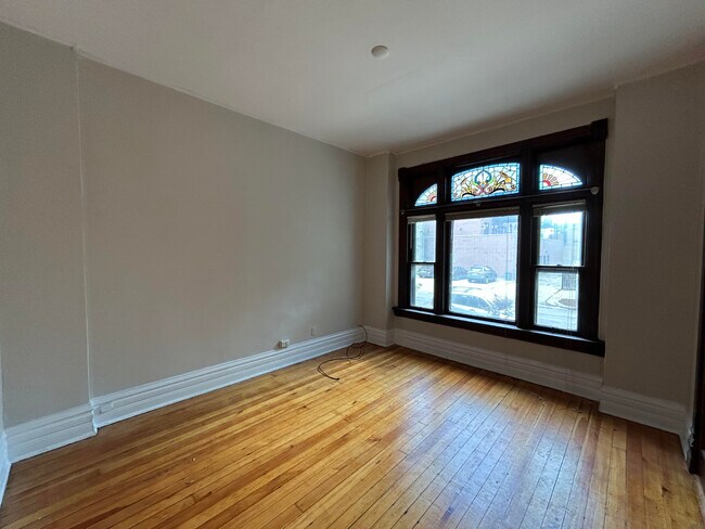 Foto del edificio - 1013 N Winchester Ave