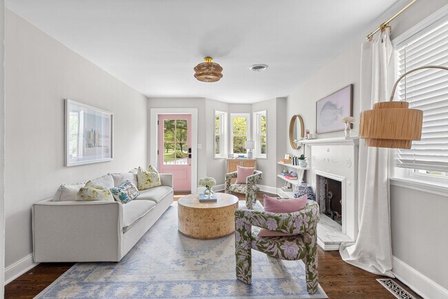 Foto del edificio - 1126 Pleasant Pines St