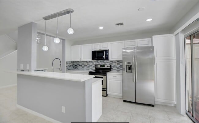 Building Photo - 5286 Sapphire Vly
