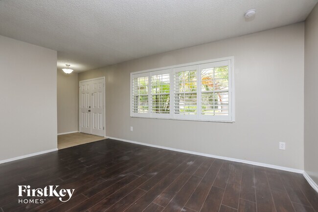 Foto del edificio - 3651 Oak Vista Ln