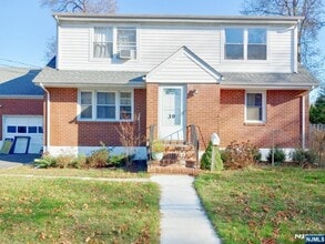 Building Photo - 39 N Vivyen St