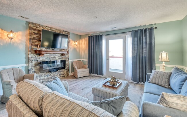 Foto del edificio - FURNISHED OFF-SEASON MONTHLY RENTAL-STARTI...