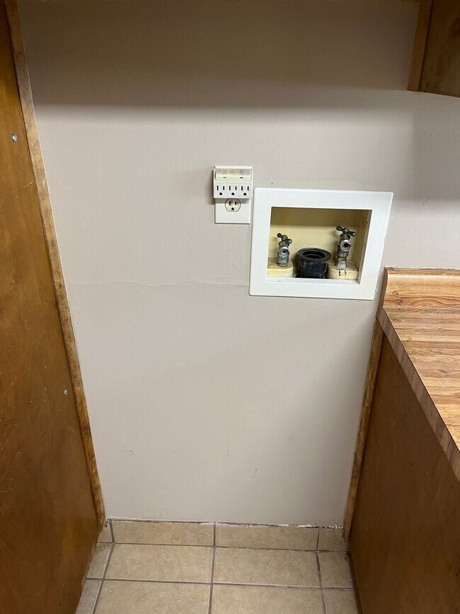 Building Photo - 2669