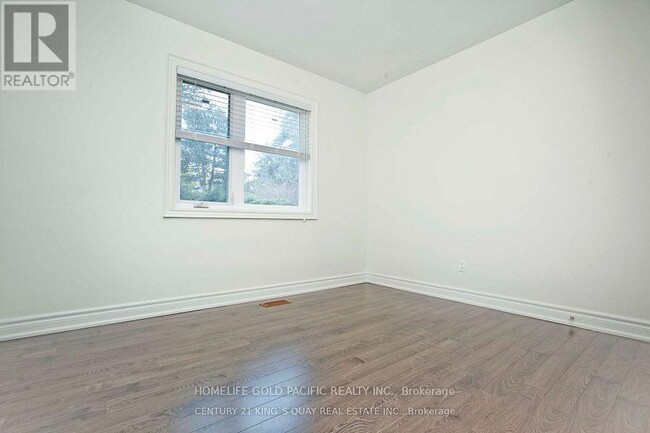 Building Photo - 8 Southwell Dr