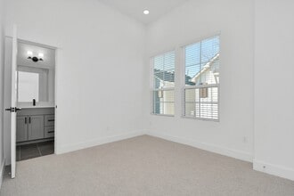 Building Photo - 778 W Tidwell Rd