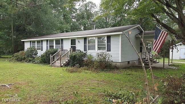 Building Photo - 3 br, 2 bath Apartment - 130 Holiday Lane